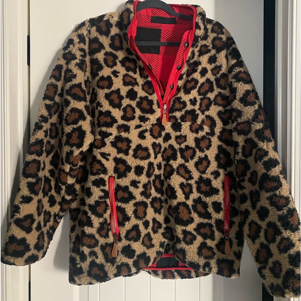 Women’s Simply Southern Reversable Sherpa. Size Large.